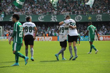Brezilya Futbol Şampiyonası: Coritiba Juventude 'a karşı. 10 Temmuz 2022, Curitiba, Parana, Brezilya: Coritiba ve Juventude arasındaki futbol maçı, Brezilya Futbol Şampiyonası 'nın 16. turu için geçerli, Couto Pereira Stadyumu' nda yapıldı.