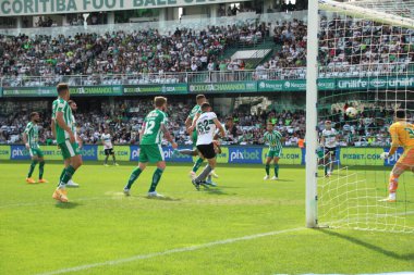 Brezilya Futbol Şampiyonası: Coritiba Juventude 'a karşı. 10 Temmuz 2022, Curitiba, Parana, Brezilya: Coritiba ve Juventude arasındaki futbol maçı, Brezilya Futbol Şampiyonası 'nın 16. turu için geçerli, Couto Pereira Stadyumu' nda yapıldı.