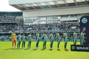 Brezilya Futbol Şampiyonası: Coritiba Juventude 'a karşı. 10 Temmuz 2022, Curitiba, Parana, Brezilya: Coritiba ve Juventude arasındaki futbol maçı, Brezilya Futbol Şampiyonası 'nın 16. turu için geçerli, Couto Pereira Stadyumu' nda yapıldı.