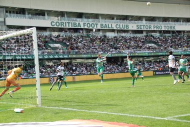 Brezilya Futbol Şampiyonası: Coritiba Juventude 'a karşı. 10 Temmuz 2022, Curitiba, Parana, Brezilya: Coritiba ve Juventude arasındaki futbol maçı, Brezilya Futbol Şampiyonası 'nın 16. turu için geçerli, Couto Pereira Stadyumu' nda yapıldı.