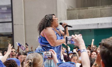 Lizzo, bugün Rockefeller Center 'daki NBC Yaz Konser Serisi' nde canlı performans sergiliyor. 15 Temmuz 2022, New York, ABD: Melissa Viviane Jefferson, bilinen adıyla Lizzo, Amerikalı şarkıcı, rapçi ve söz yazarı.