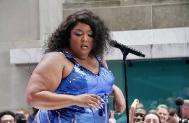 Lizzo, bugün Rockefeller Center 'daki NBC Yaz Konser Serisi' nde canlı performans sergiliyor. 15 Temmuz 2022, New York, ABD: Melissa Viviane Jefferson, bilinen adıyla Lizzo, Amerikalı şarkıcı, rapçi ve söz yazarı.