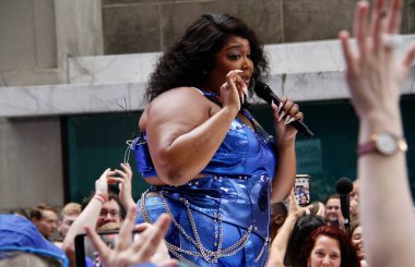 Lizzo, bugün Rockefeller Center 'daki NBC Yaz Konser Serisi' nde canlı performans sergiliyor. 15 Temmuz 2022, New York, ABD: Melissa Viviane Jefferson, bilinen adıyla Lizzo, Amerikalı şarkıcı, rapçi ve söz yazarı.