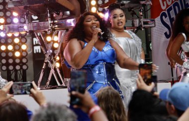 Lizzo, bugün Rockefeller Center 'daki NBC Yaz Konser Serisi' nde canlı performans sergiliyor. 15 Temmuz 2022, New York, ABD: Melissa Viviane Jefferson, bilinen adıyla Lizzo, Amerikalı şarkıcı, rapçi ve söz yazarı.
