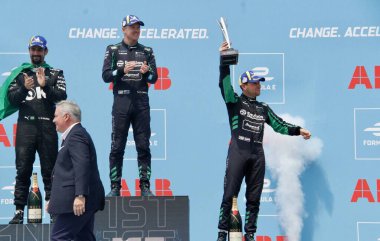 The 2022 NYC Formula E-PRIX podyumu. 16 Temmuz 2022, New York, ABD: Yeni Zelandalı Nick Cassidy (araba 37), 16 Temmuz Cumartesi günü FIA Brooklyn sokak pisti Brezilya 'da düzenlenen 2022 New York Formula E -Prix final yarışını kazandı.