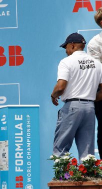 The 2022 NYC Formula E-PRIX podyumu. 16 Temmuz 2022, New York, ABD: Yeni Zelandalı Nick Cassidy (araba 37), 16 Temmuz Cumartesi günü FIA Brooklyn sokak pisti Brezilya 'da düzenlenen 2022 New York Formula E -Prix final yarışını kazandı.