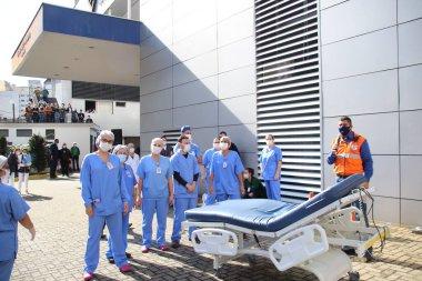 Brezilya Sivil Savunması Curitiba kentindeki hastanelerde acil durum tatbikatı gerçekleştiriyor. 19 Temmuz 2022, Curitiba, Parana, Brezilya: Sao Vicente ve Cruz Vermelha hastanelerindeki Sivil Savunma tarafından acil durum tatbikatı gerçekleştirildi