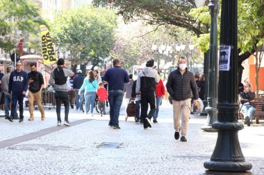 Nice temperature day in the city of Curitiba. July, 19, 2022, Curitiba, Parana, Brazil: Movement in downtown Curitiba after two rainy days with low temperatures, on Tuesday (19), with firm and sunny weather in the capital of Parana. 