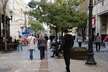 Nice temperature day in the city of Curitiba. July, 19, 2022, Curitiba, Parana, Brazil: Movement in downtown Curitiba after two rainy days with low temperatures, on Tuesday (19), with firm and sunny weather in the capital of Parana. 