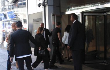 FaZe Klanı Nasdaq Borsası 'na katılıyor. 20 Temmuz 2022, New York, ABD: FaZe Klanı 20 Temmuz Çarşamba günü Nasdaq Borsası 'na katılarak yatırımcıların büyüyen esport şirketinin hisselerini satın almalarına olanak sağladı. 