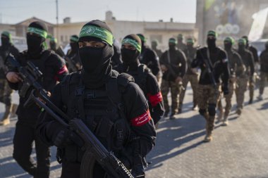 Hamas, İsrail 'in 2014 saldırısını anmak için askeri geçit töreni düzenledi. 20 Temmuz 2022, Gazze Şeridi, Filistin: İslami direniş hareketi Hamas 'ın askeri kanadı El Kassam' dan tugaylar