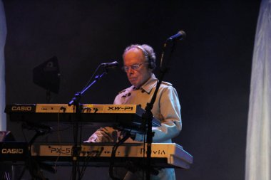 Brezilyalı müzisyenler Flavio Venturini, Sa & Guarabyra ve 14 Bis Curitiba 'daki Guaiba Tiyatrosu' nda sahne aldılar. 22 Temmuz 2022, Curitiba, Parana, Brezilya: Brezilyalı müzisyenler Flavio Venturini, Sa & Guarabyra ve 14 Bis tarihi bir gösteri sergilediler.