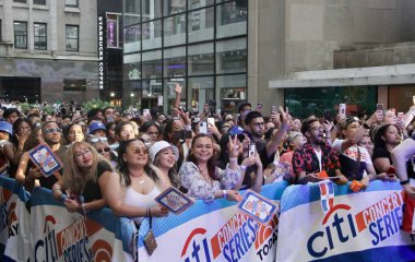 Romeo Santos, bugün Rockefeller Plaza 'daki NBC Yaz Konser Serisi' nde canlı performans sergiliyor. 22 Temmuz 2022, New York, ABD: Dominikli Amerikalı şarkıcı Romeo Santos 
