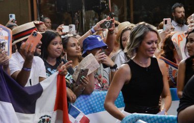 Romeo Santos, bugün Rockefeller Plaza 'daki NBC Yaz Konser Serisi' nde canlı performans sergiliyor. 22 Temmuz 2022, New York, ABD: Dominikli Amerikalı şarkıcı Romeo Santos 