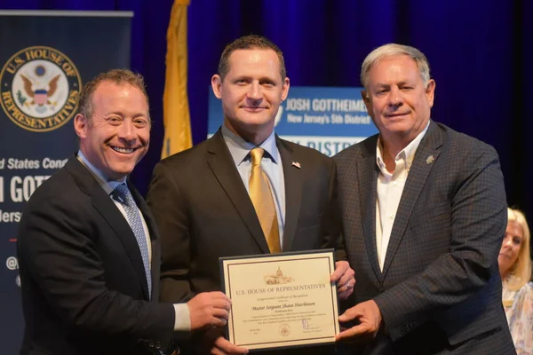 United States Congressman Josh Gottheimer Hosts Hometown Heroes Ceremony Hackensack — Stockfoto