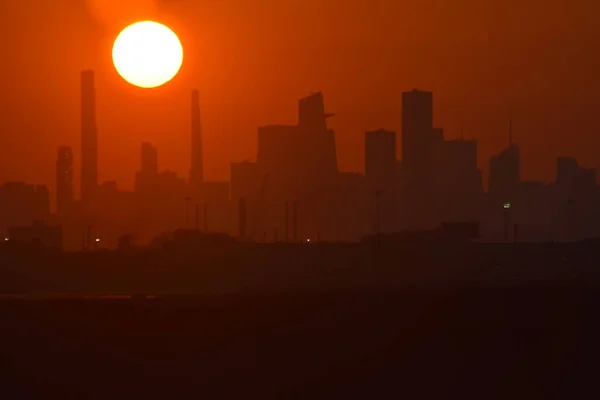 Sunrise Aparece Sobre Newark Nova York Skyline Aeroporto Internacional Newark — Fotografia de Stock