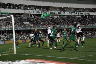 Brezilya Futbol Şampiyonası: Coritiba Cuiaba 'ya karşı. 25 Temmuz 2022, Coritiba, Parana, Brezilya: Curitiba ile Cuiaba arasındaki futbol maçı, Brezilya Futbol Şampiyonası 'nın 19. turu için geçerli, Curitiba, Parana' daki Couto Pereira Stadyumu 'nda yapıldı.