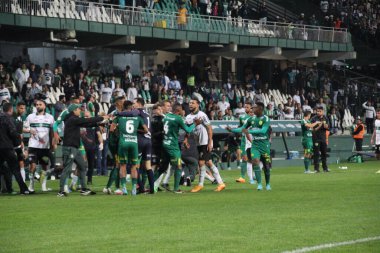 Brezilya Futbol Şampiyonası: Coritiba Cuiaba 'ya karşı. 25 Temmuz 2022, Coritiba, Parana, Brezilya: Curitiba ile Cuiaba arasındaki futbol maçı, Brezilya Futbol Şampiyonası 'nın 19. turu için geçerli, Curitiba, Parana' daki Couto Pereira Stadyumu 'nda yapıldı.