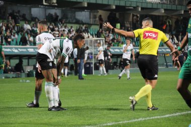 Brezilya Futbol Şampiyonası: Coritiba Cuiaba 'ya karşı. 25 Temmuz 2022, Coritiba, Parana, Brezilya: Curitiba ile Cuiaba arasındaki futbol maçı, Brezilya Futbol Şampiyonası 'nın 19. turu için geçerli, Curitiba, Parana' daki Couto Pereira Stadyumu 'nda yapıldı.