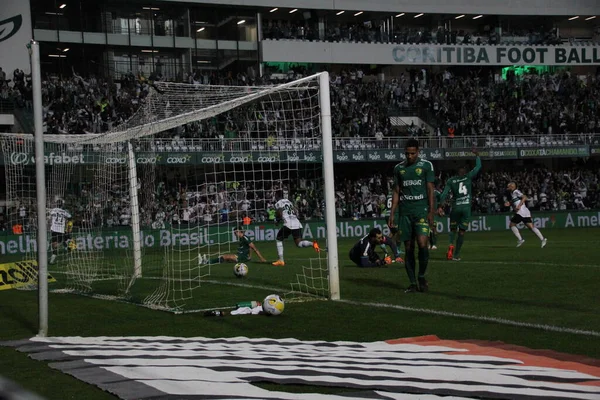 Brezilya Futbol Şampiyonası: Coritiba Cuiaba 'ya karşı. 25 Temmuz 2022, Coritiba, Parana, Brezilya: Curitiba ile Cuiaba arasındaki futbol maçı, Brezilya Futbol Şampiyonası 'nın 19. turu için geçerli, Curitiba, Parana' daki Couto Pereira Stadyumu 'nda yapıldı.