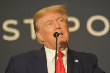 Eski ABD Başkanı Donald Trump 26 Temmuz 2022 'de Washington, D.C.' de açıklama yaptı: ABD 'nin eski başkanı Donald J. Trump, Amerika Birinci Gündem Zirvesi' nde açıklama yaptı.
