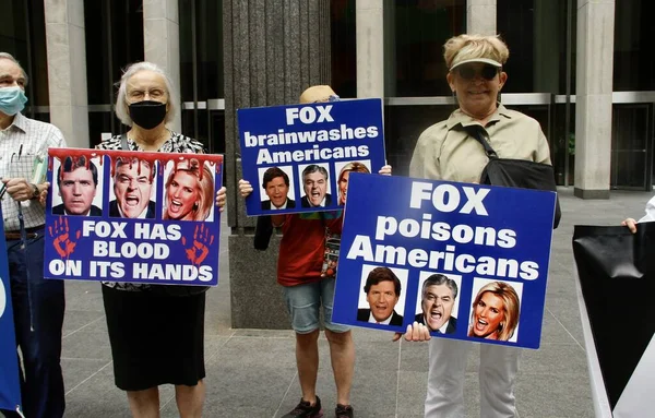 New Protest Fox News Fox Lies Democracy Dies July 2022 — стоковое фото