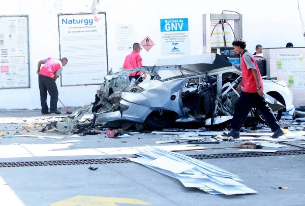 Employees Clean Gas Station Car Exploded Rio Janeiro July 2022 — Foto de Stock