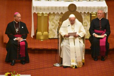 Papa Francis, Kanada 'nın Quebec kentindeki Quebec Bazilika Katedrali' nde ayine ev sahipliği yapıyor. 28 Temmuz 2022, Quebec, Kanada: Papa Francis, Notre-Dame de Quebec Bazilika-Katedrali 'nde yaptığı ayinde yaptığı konuşmada sıcak karşılandı. 