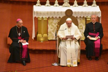 Papa Francis, Kanada 'nın Quebec kentindeki Quebec Bazilika Katedrali' nde ayine ev sahipliği yapıyor. 28 Temmuz 2022, Quebec, Kanada: Papa Francis, Notre-Dame de Quebec Bazilika-Katedrali 'nde yaptığı ayinde yaptığı konuşmada sıcak karşılandı. 