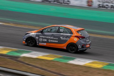 GP Formula 4 Brezilya 2022 için Fia ücretsiz antrenman. 29 Temmuz 2022, Sao Paulo, Brezilya: Fia Formula 4 Brezilya Grand Prix 'si için ücretsiz antrenman sırasında farklı kalkanların sürücüleri, Jose Carlos Pace yarış pistinde gerçekleştirildi.