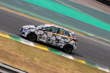 GP Formula 4 Brezilya 2022 için Fia ücretsiz antrenman. 29 Temmuz 2022, Sao Paulo, Brezilya: Fia Formula 4 Brezilya Grand Prix 'si için ücretsiz antrenman sırasında farklı kalkanların sürücüleri, Jose Carlos Pace yarış pistinde gerçekleştirildi.