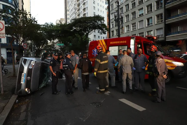 Car Four Passengers Overturns Maria Paula Street Sao Paulo July — Photo