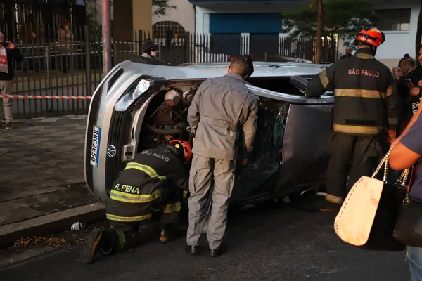 Car Four Passengers Overturns Maria Paula Street Sao Paulo July — Fotografia de Stock