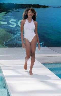 New York Yüzme Haftası: Wu-Sah Koleksiyonu NYSW22. 30 Temmuz 2022, New York, ABD: Mankenler 2022 New York Yüzme Haftası boyunca New York 'taki Life Time Skydeck' te toplanan Wu-Sah koleksiyonunu sergilediler. 