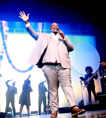 Pericles Rio de Janeiro 'da canlı performans sergiliyor. 29 Temmuz 2022, Rio de Janeiro, Brezilya: Brezilyalı pagode şarkıcısı, Pericles Rio de Janeiro 'da bir konserde aktris Tais Araujo ile birlikte canlı performans sergiledi.