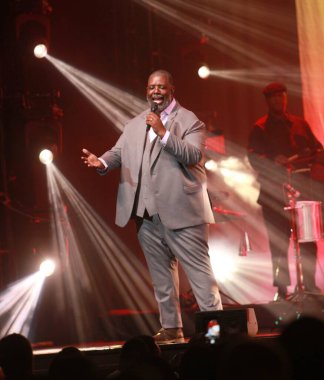 Pericles Rio de Janeiro 'da canlı performans sergiliyor. 29 Temmuz 2022, Rio de Janeiro, Brezilya: Brezilyalı pagode şarkıcısı, Pericles Rio de Janeiro 'da bir konserde aktris Tais Araujo ile birlikte canlı performans sergiledi.