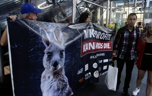 Menghentikan Protes Pembantaian Kangguru Nike New York Agustus 2022 New — Stok Foto