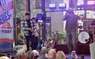 MercyMes Bart Millard Performing with Walker Hayes at NBC Todays Citi Summer Concert Series at Rockefeller Plaza. August 05, 2022, New York, USA: American pop country singer and song writer Walker Hayes