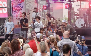 Walker Hayes performs live at NBC Todays Citi Summer Concert Series at Rockefeller Plaza. August 05, 2022, New York, USA: American pop country singer  and song writer Walker Hayes is performing live 