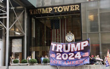 (NEW) Protest For and Against Donald Trump at Trump Tower after FBI raided his Mar-a-Lago home. August 09, 2022, New York, USA: Some protesters for and against the former US President, Donald Trump, gathered in front of Trump Tower on 5th avenue