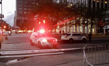Gun shots at Apple Store on 5th Avenue-NYC. August 10, 2022, New York, USA: Gun shots at Apple Store on 5th avenue in New York with no fatal injuries. NYPD officers at the scene investigating what might have happened. 