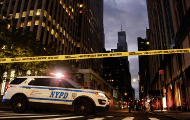 Gun shots at Apple Store on 5th Avenue-NYC. August 10, 2022, New York, USA: Gun shots at Apple Store on 5th avenue in New York with no fatal injuries. NYPD officers at the scene investigating what might have happened. 