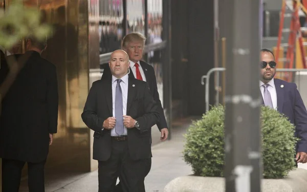 Former President Donald Trump Leaves Trump Tower New York August —  Fotos de Stock