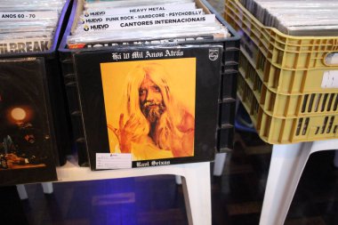 Public movement during the 3rd Edition of Vinil Fest Curitiba. August 13, 2022, Curitiba, Parana, Brazil: Movement during the 3rd edition of Vinil Fest Curitiba Vinil, which has several exhibitors offering a huge variety for all musical tastes