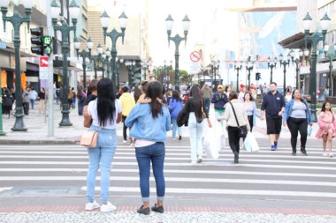 Movement in Commerce in Curitiba on the eve of Father's Day. August 13, 2022, Curitiba, Parana, Brazil: Movement of consumers in commerce in downtown Curitiba, on Saturday (13), eve of Father's Day. 