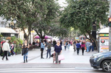 Movement in Commerce in Curitiba on the eve of Father's Day. August 13, 2022, Curitiba, Parana, Brazil: Movement of consumers in commerce in downtown Curitiba, on Saturday (13), eve of Father's Day. 