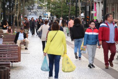 Movement in Commerce in Curitiba on the eve of Father's Day. August 13, 2022, Curitiba, Parana, Brazil: Movement of consumers in commerce in downtown Curitiba, on Saturday (13), eve of Father's Day. 