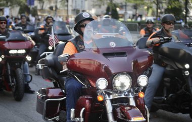 New York 'ta İşçi Bayramı Geçidi. 10 Eylül 2022, New York, ABD: Göçmenler de dahil olmak üzere çeşitli sendikalar altında çalışan pek çok işçi, 5. Cadde boyunca arkadaşlarıyla ve aile üyeleriyle birlikte kutlama yapmak için bir araya geldi.