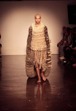 Jasmine Schulte Koleksiyonu, NYFW SS23. 10 Eylül 2022, New York, ABD: NYFW Yaz 2023 'te New York' taki Canoe Stüdyoları 'nda moda tasarımcılarının kıyafetlerini sergileyen modellerle ortaya çıkan tasarımcı Kolektif III