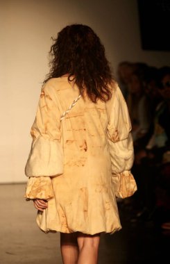 Teonna Thornton Koleksiyonu, NYFW SS23. 10 Eylül 2022, New York, ABD: NYFW Yaz 2023 'te New York' taki Canoe Stüdyoları 'nda moda tasarımcılarının kıyafetlerini sergileyen modellerle ortaya çıkan tasarımcı Kolektif III